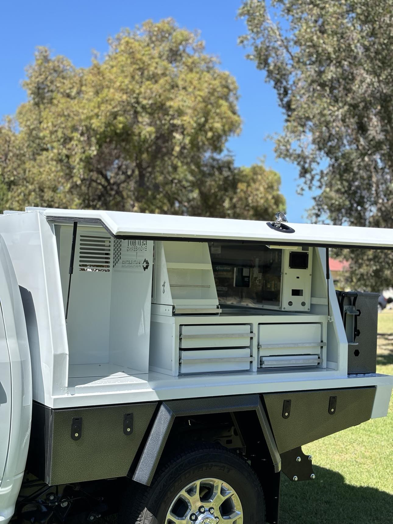 Aluminium Bushman 130L Fridge surround