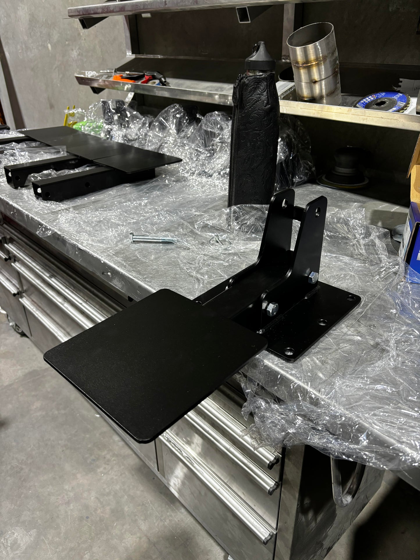 Heavy duty folding vice mount